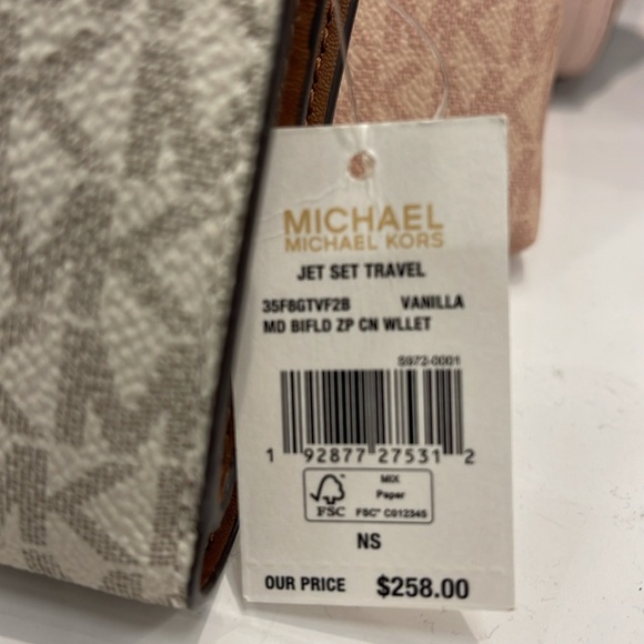 MICHAEL KORS
Medium Signature Logo Wallet 
Vanilla 
NWT - Picture 10 of 16